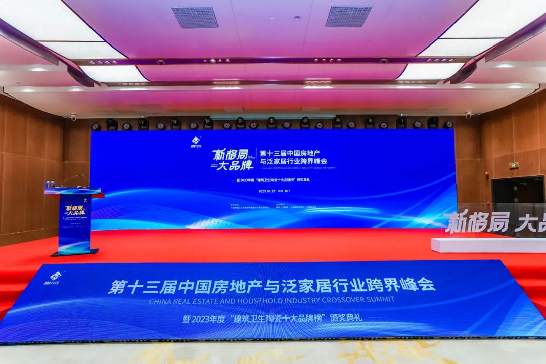 品質爭先，載譽前行 | 恭喜綠蘋果瓷磚榮獲“現代磚十大品牌”獎項！